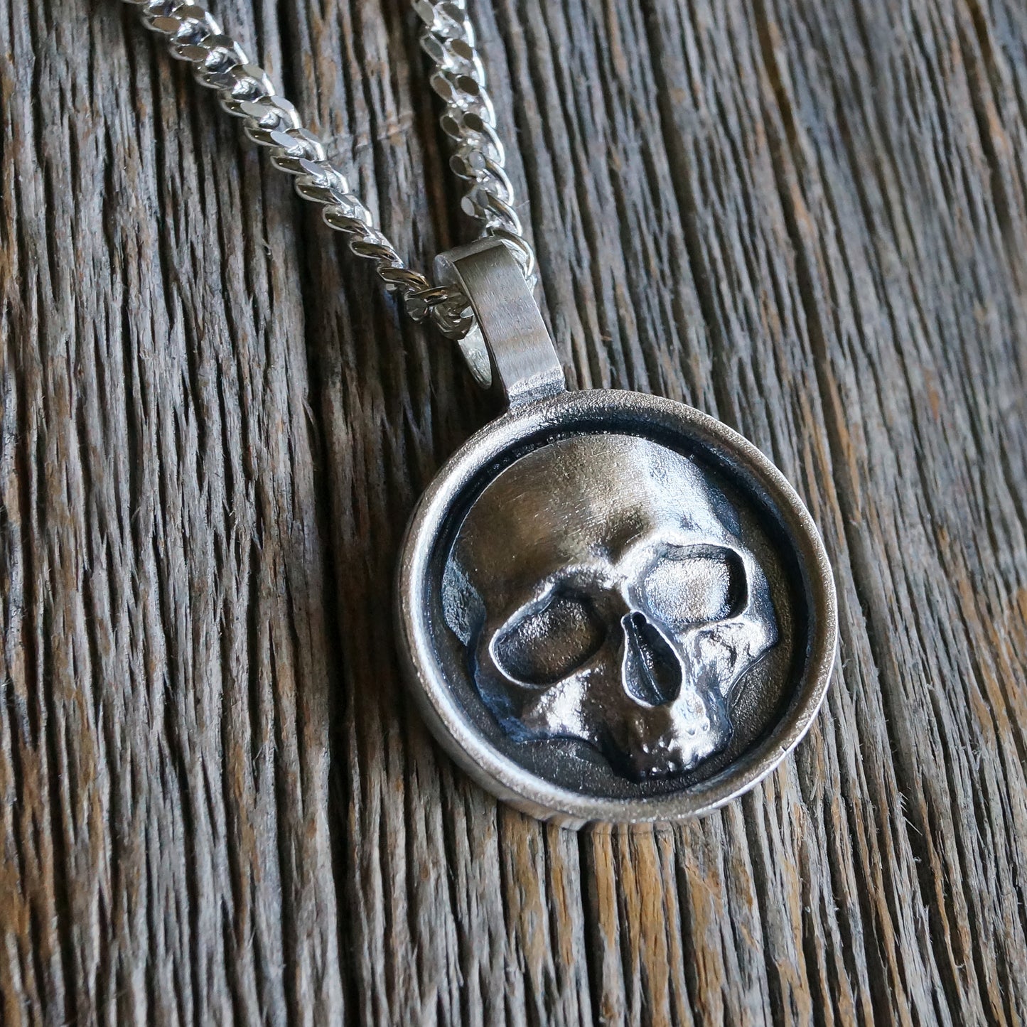 pääkallo kaulakoru